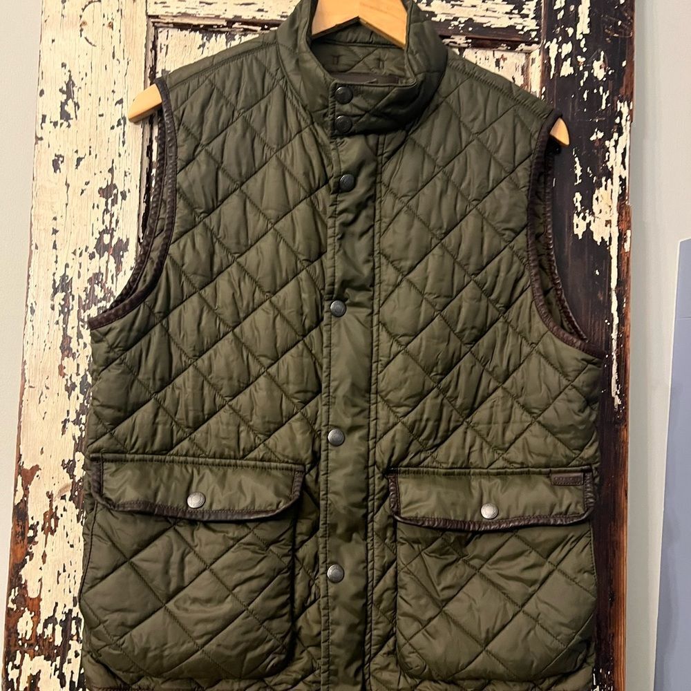 Women’s COACH QUILTED olive green H VEST. Women’s size Medium.